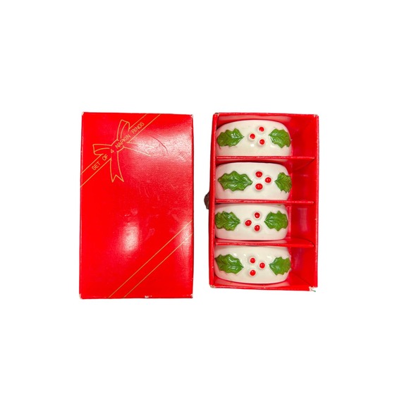 Vintage Tuesday Morning Holiday Holly & Berry Napkin Rings Set of 4 - Picture 3 of 3
